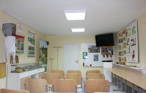 Učilnica je bila urejena v prostorih Krajevne skupnosti Dobovec