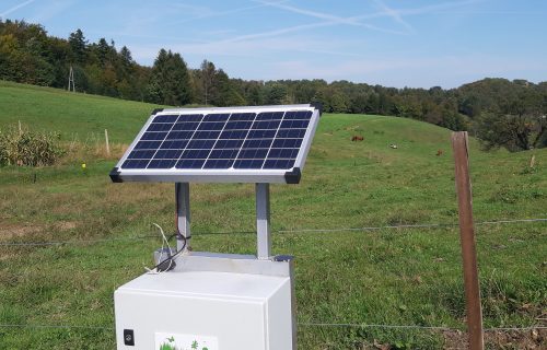 Akumulatorski pašni aparat na sončno energijo