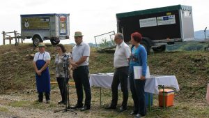 Tiskovna konferenca s slavnostno predajo prikolic za prevoz živali v souporabo kmetijam